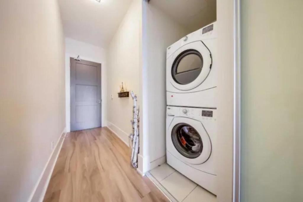 Metropolis Loft - Cn Tower Apartment Toronto Luaran gambar