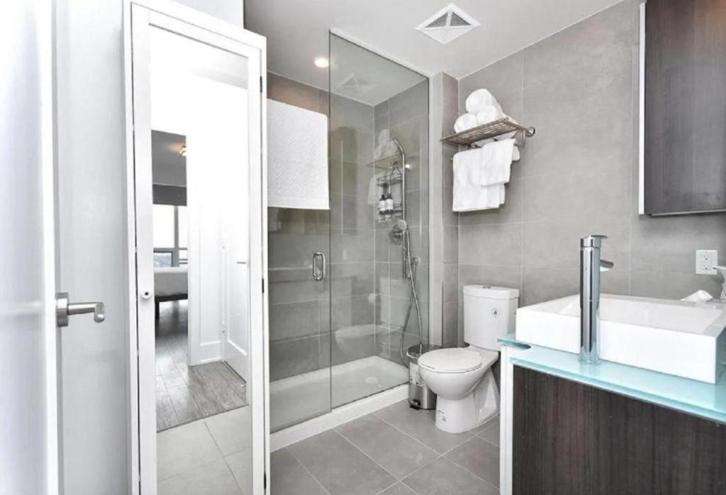 Metropolis Loft - Cn Tower Apartment Toronto Luaran gambar